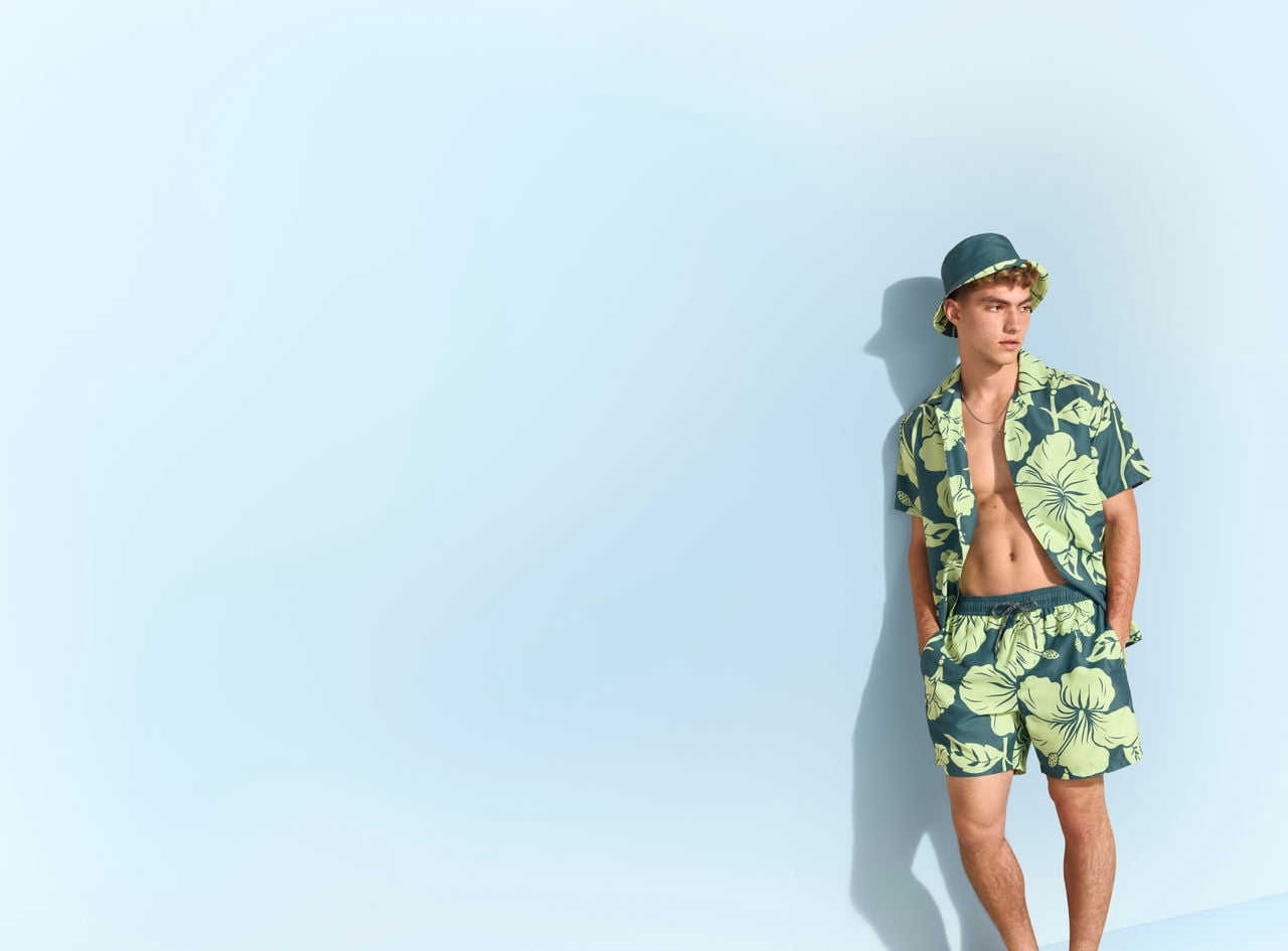 No Boundaries Button Front Oversized Cabana Shirt with Short Sleeves, Men’s