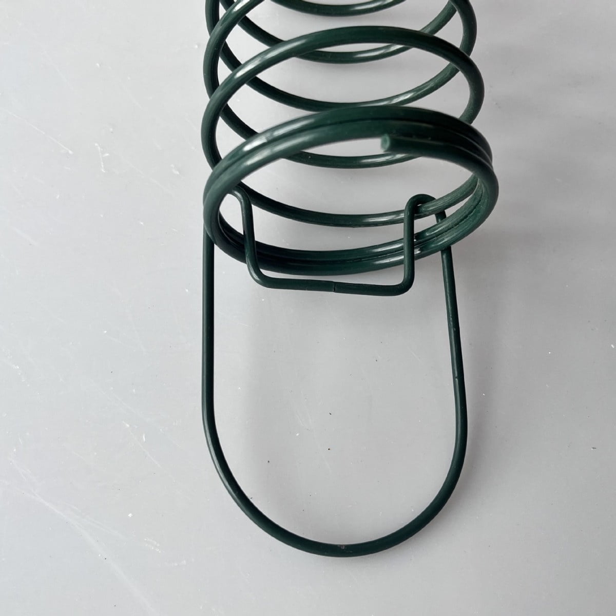 Hanging Squirrel Feeder,2 Pack Metal Corn Cob Holder,Outdoor Squirrel Feeder for Squirrel Bird, Green
