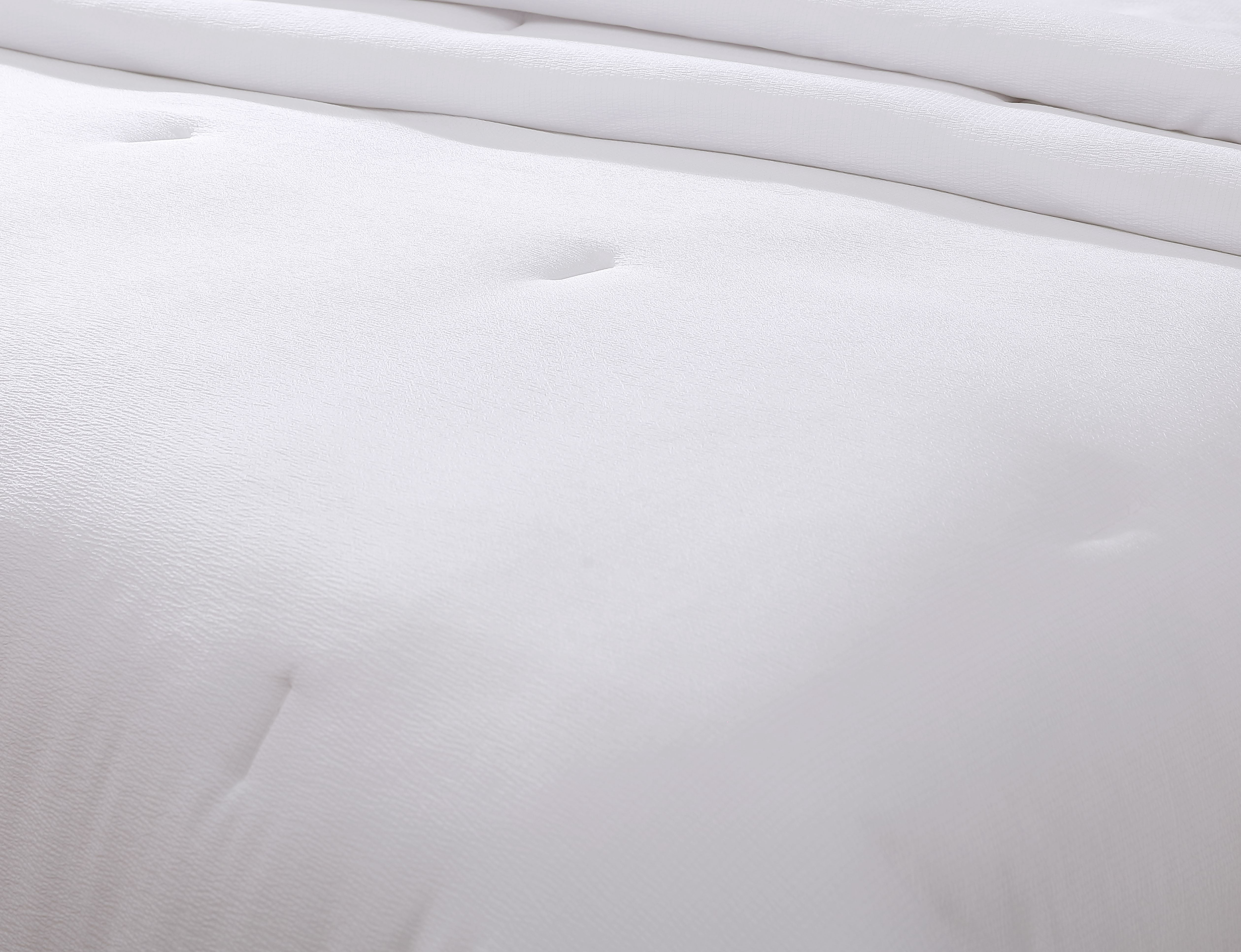 Mainstays Artic White Comforter, Queen