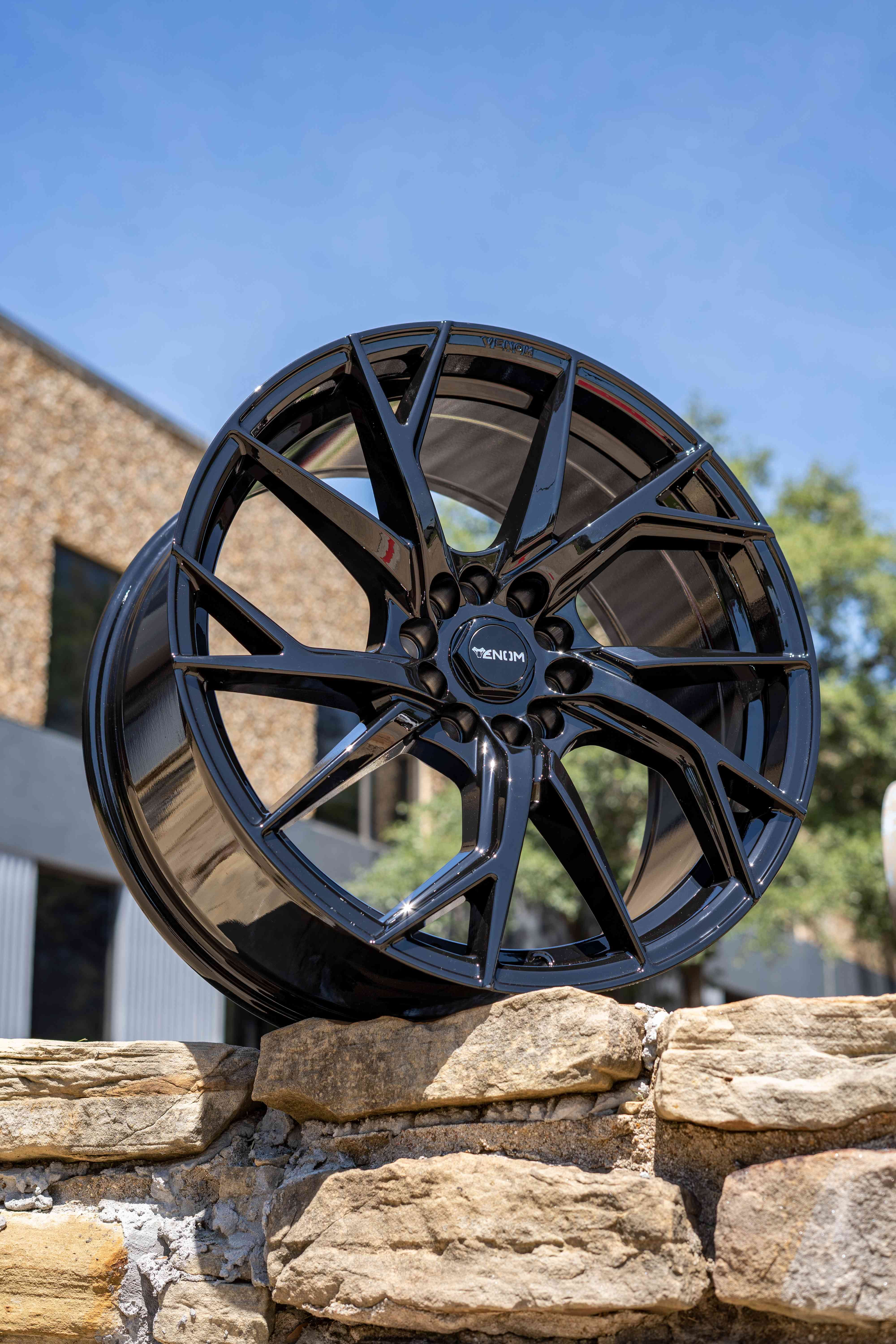 Venom Alloy Rims VENOM37 18X8.5 5X114.3 +35 73.1 All Gloss Black