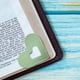 thumbnail image 1 of Marcapáginas de cuero con forma de corazón hecho a mano | Marcapáginas de lectura personalizado con funda de terciopelo | Regalo para amantes de la lectura, lectores y estudiantes, 1 of 5