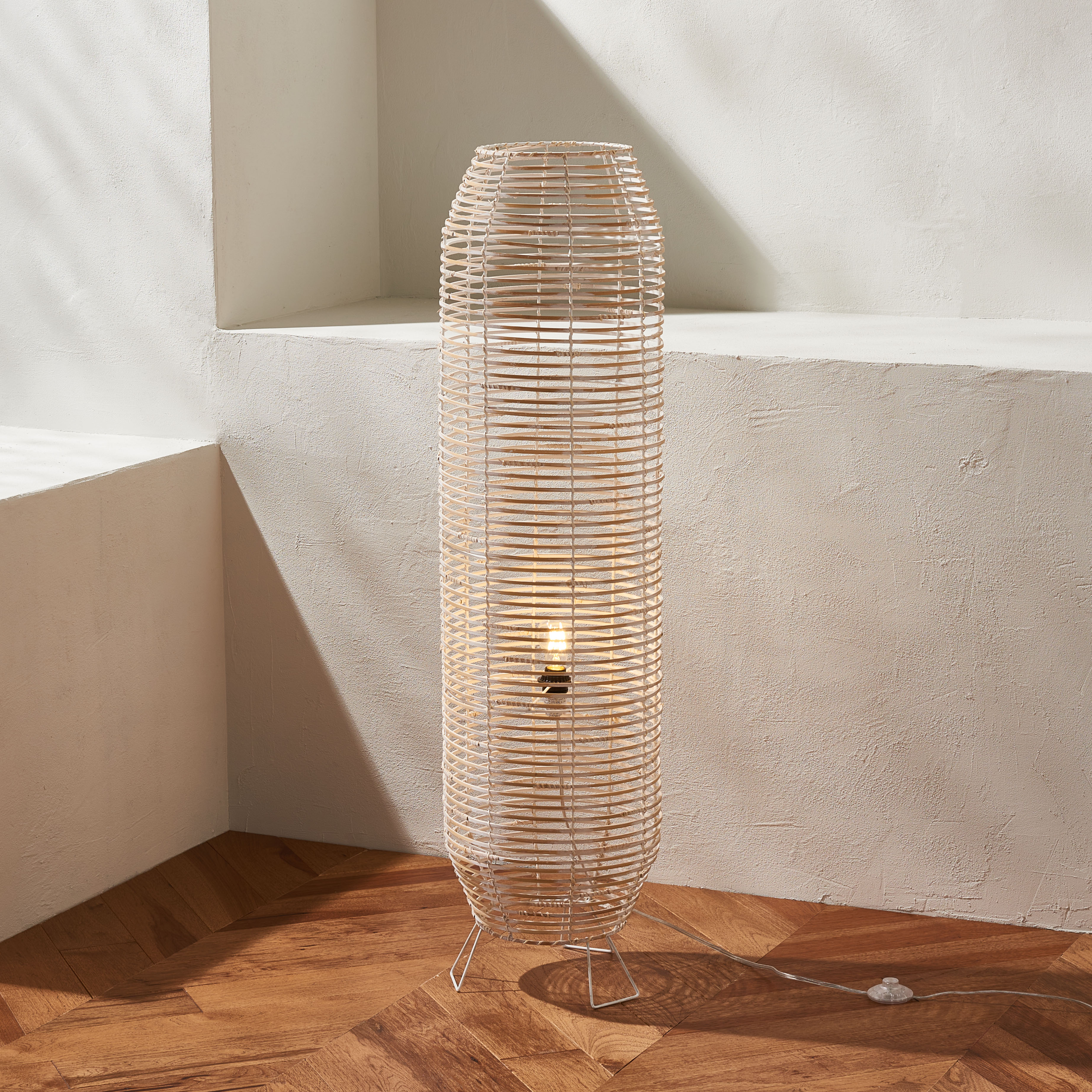SAFAVIEH Wilde 50 in. Modern White Washed Rattan Floor Lamp with White Washed Shade