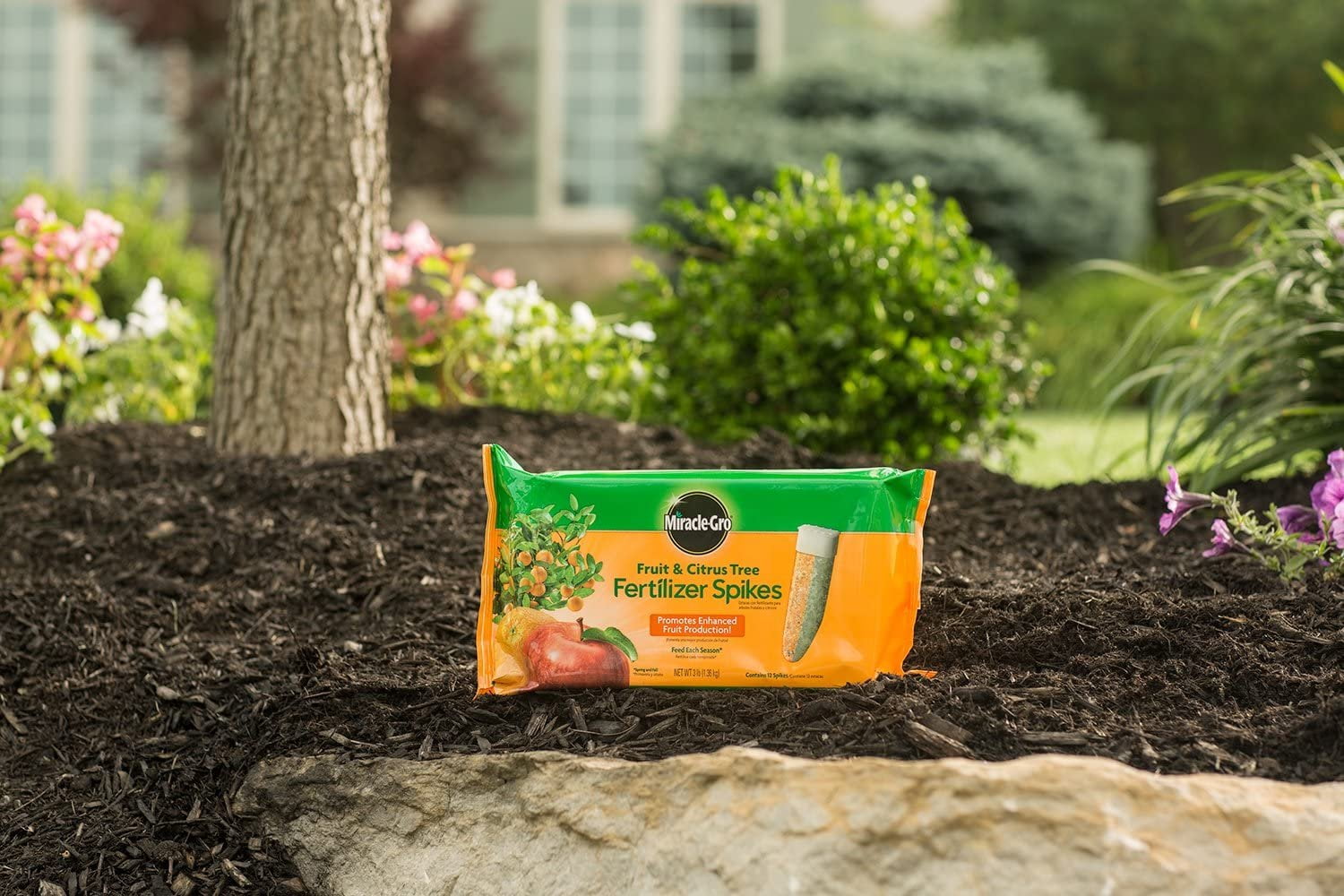 Miracle-Gro Fruit & Citrus Fertilizer Spikes - Thumbnail 3