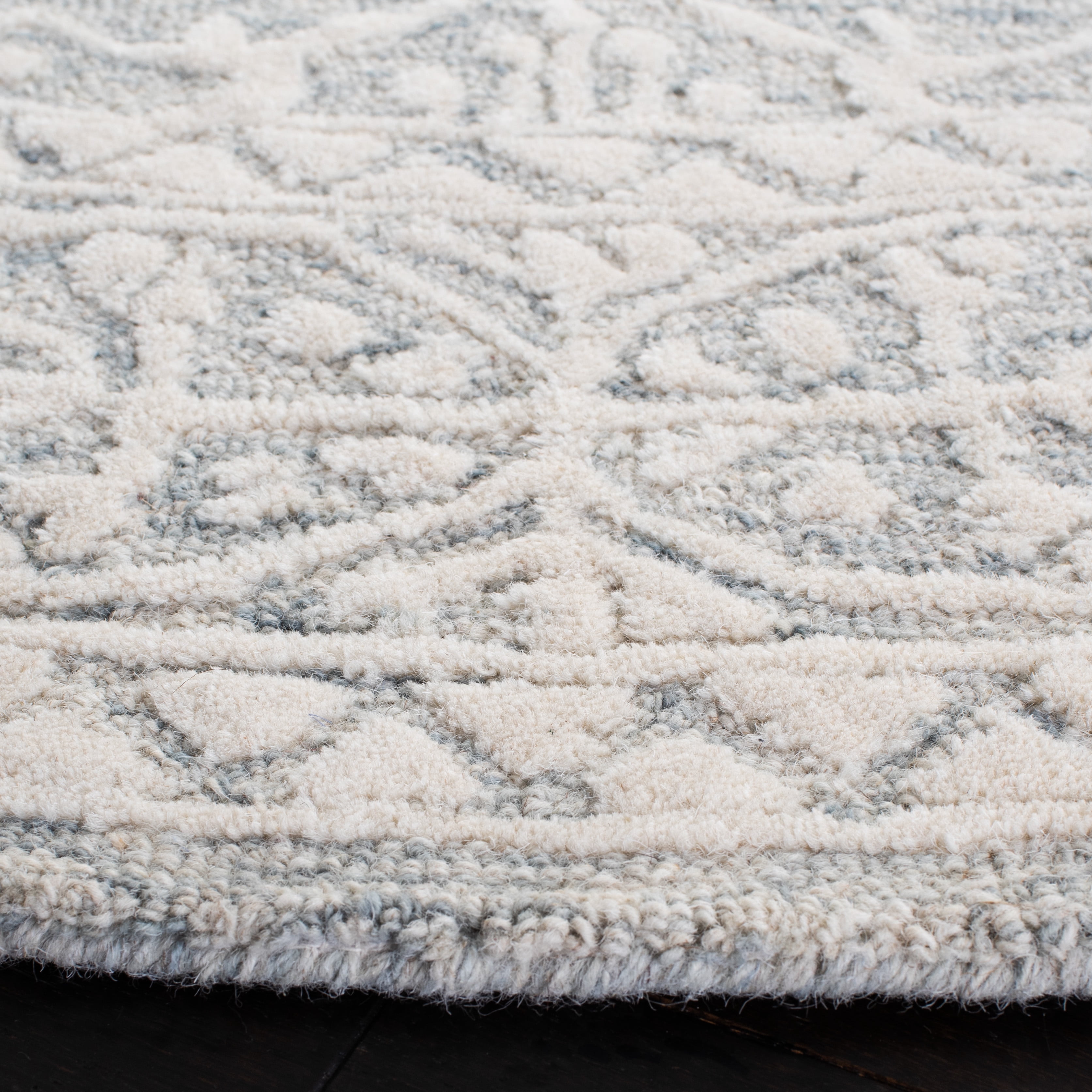 Safavieh Metro Lorenzo Medallion Area Rug, Light Gray/Ivory, 6' x 6' Round