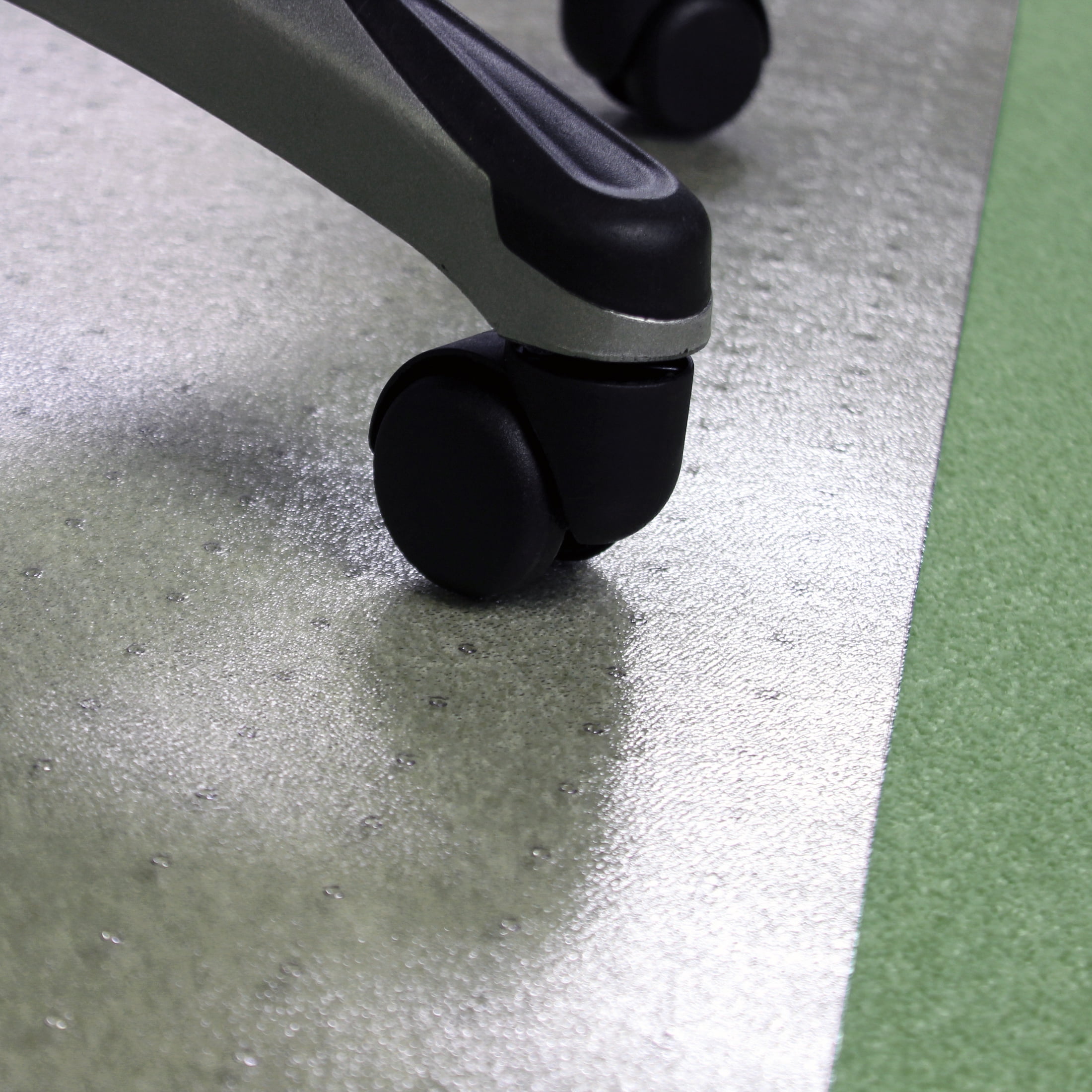 Valuemat® Basic Vinyl Lipped Chair Mat for Low Pile Carpets - 36" x 48"