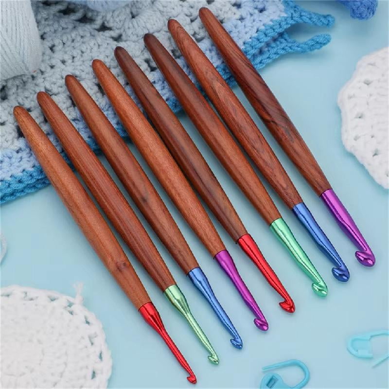 8Pcs Ergonomic Grip Aluminium Crochet Hook 3.0-7.0mm Wooden Handle Crochet Hook Needle for Knitting Sweater Scarf