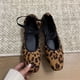 thumbnail image 3 of Bailarinas clásicas para mujer, zapatos planos de marca de moda para mujer, mocasines de ballet con punta cuadrada, poco profundos, sin cordones, con estampado de leopardo, 3 of 5
