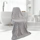 thumbnail image 4 of Toalla de Baño Grande de Terciopelo de 70 X 140 Cm, Gruesa, Suave y Absorbente, de Poliéster, para Hombre y Mujer | Diseño de Cuadros Azules y Blancos | Toalla de Playa, Toalla de Secado Rápido, para, 4 of 6