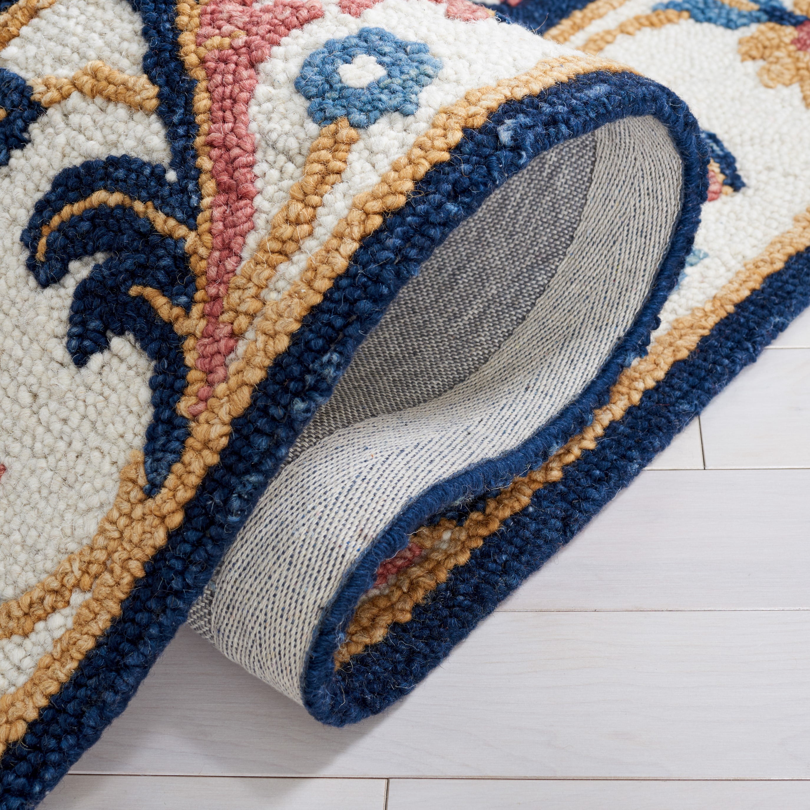 SAFAVIEH Blossom Rodge Floral Area Rug, Blue/Ivory, 5' x 8'