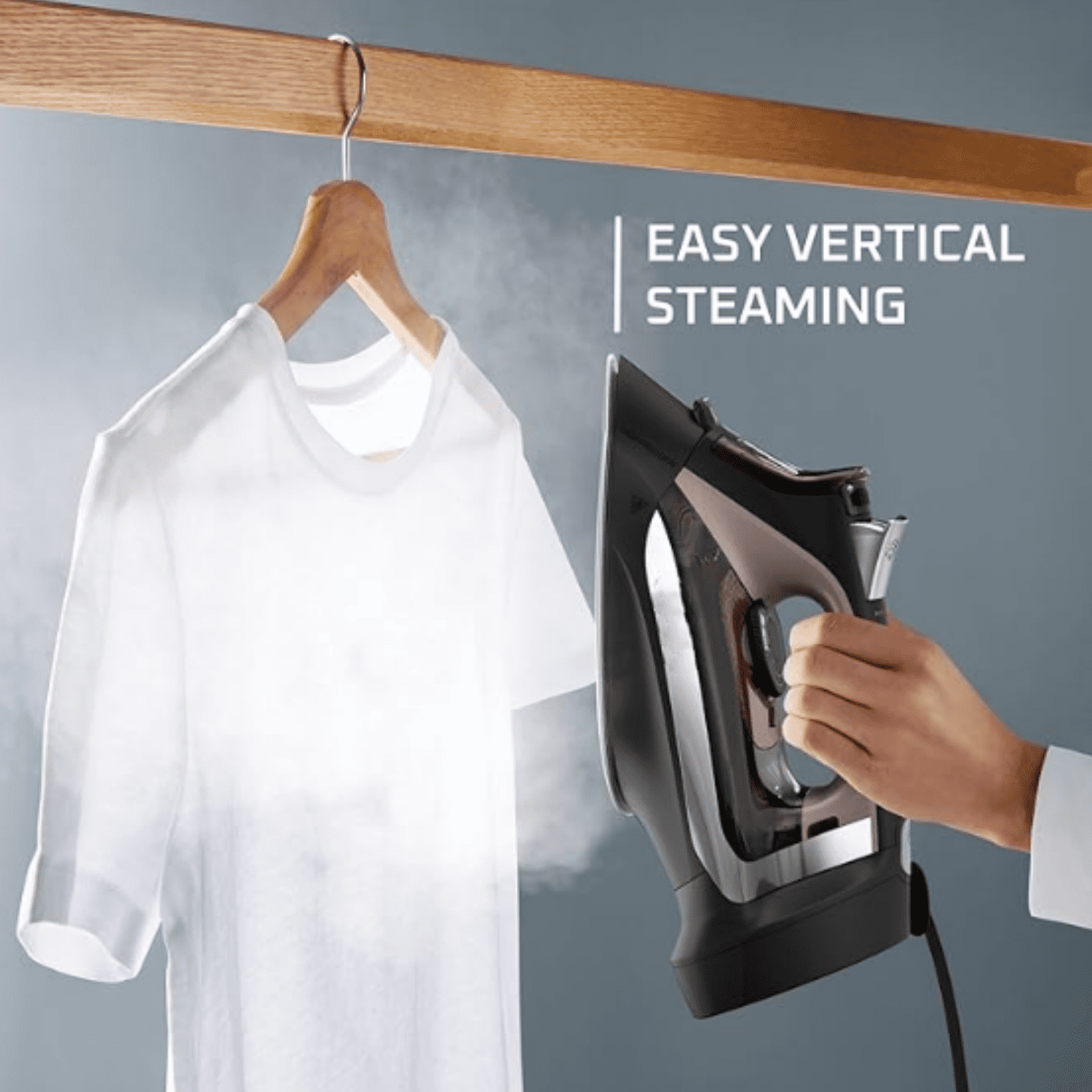 Stainless Steel Soleplate Steam Iron with Retractable Cord, Powerful Steam Diffusion, Auto-Off and Anti-Drip, 1725 Watts, Black Clothes Iron, DW2459