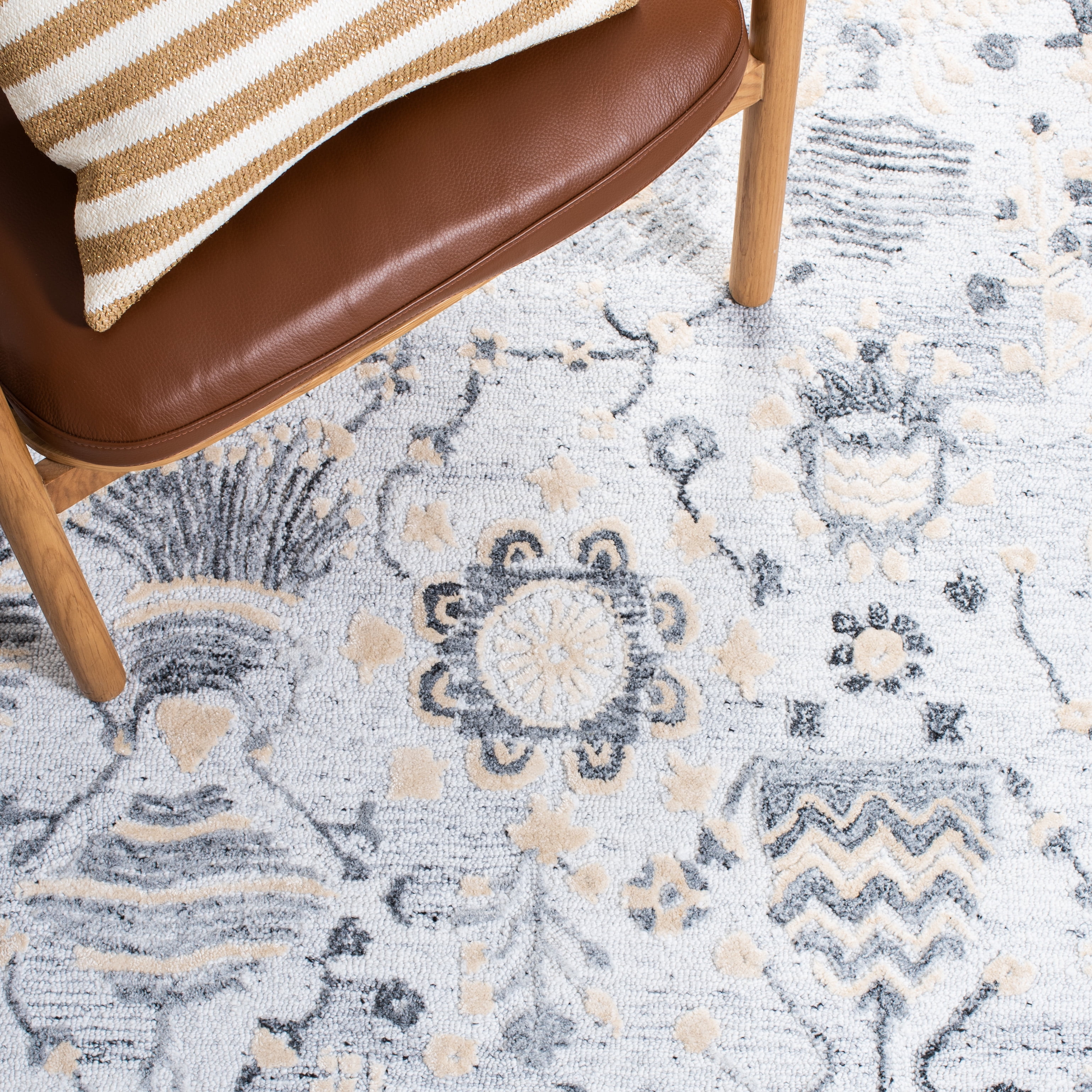 SAFAVIEH Glamour Quinten Floral Runner Rug, Ivory/Grey, 2'3" x 8'