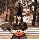 thumbnail image 5 of Sombrero de bruja hechicera de terciopelo negro, accesorio para disfraz de fiesta de Halloween, 5 of 5