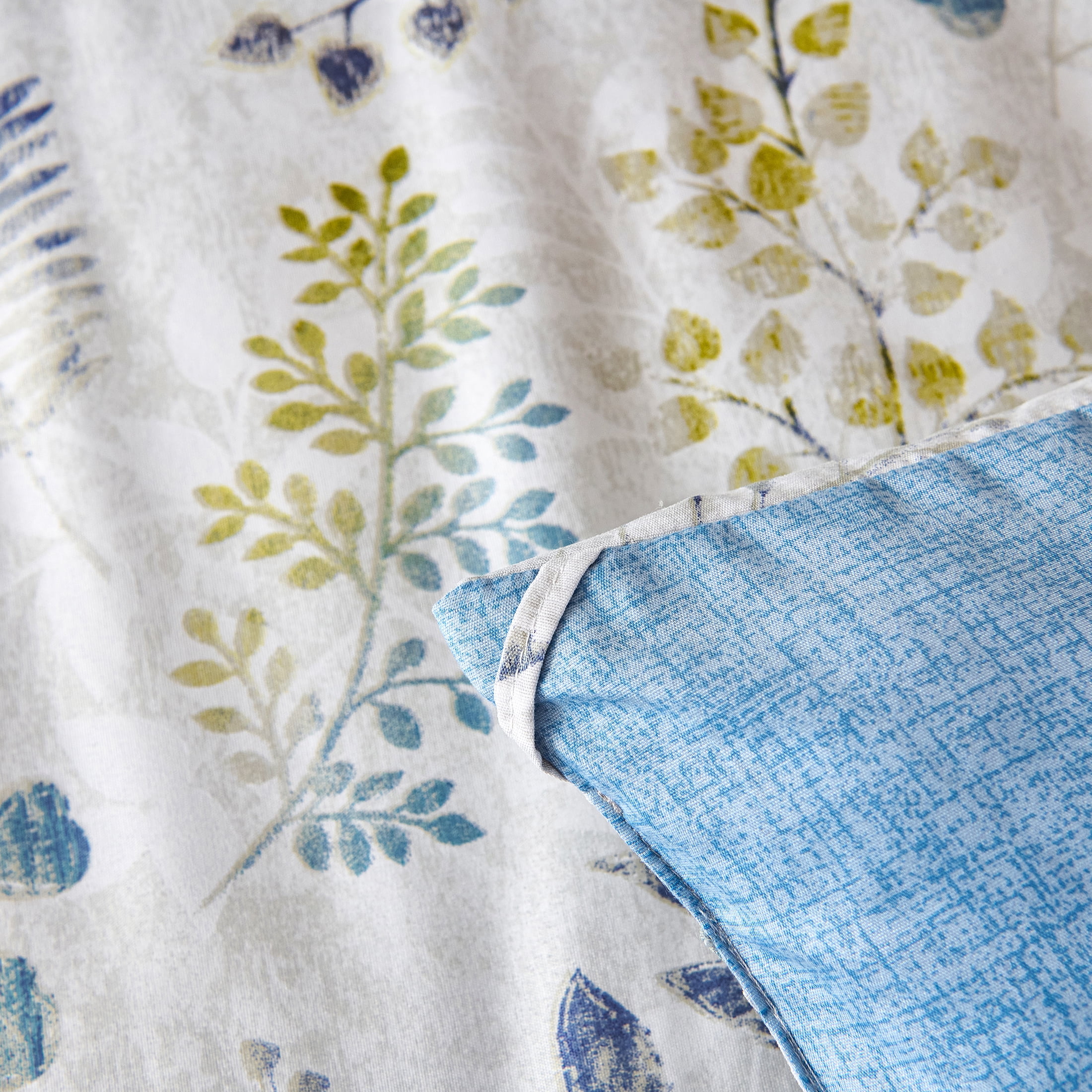2-Piece Floral Comforter Set Twin Size, Blue and Light Gray Botanical, Soft Microfiber All-Season Bedding for Adults & Teens