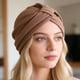 thumbnail image 3 of Turbante de color liso con diseño anudado elástico, tejido grueso con textura de gofre, estilo étnico indio., 3 of 8
