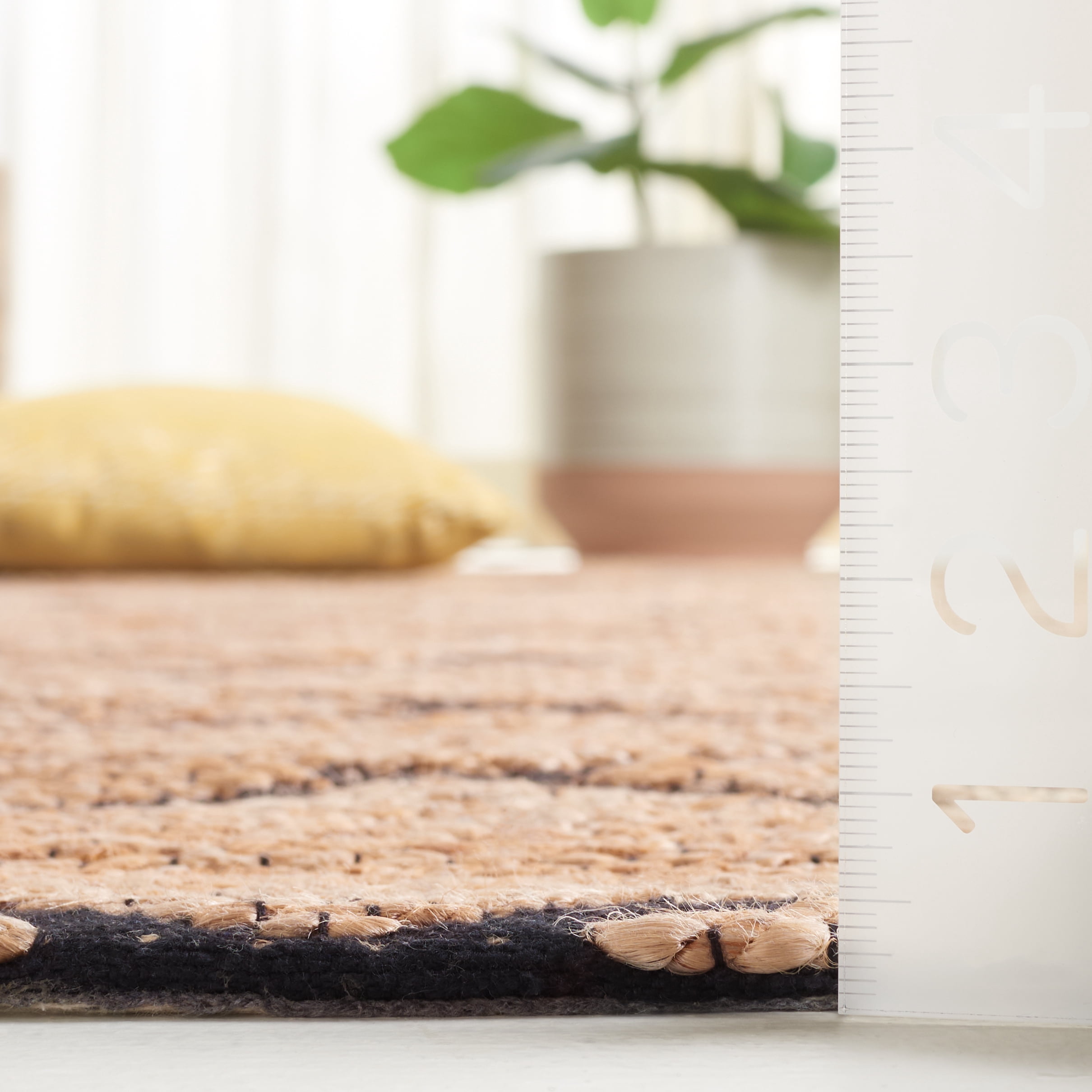 SAFAVIEH Natural Fiber Mike Geometric Area Rug, Natural/Black, 6' x 9'
