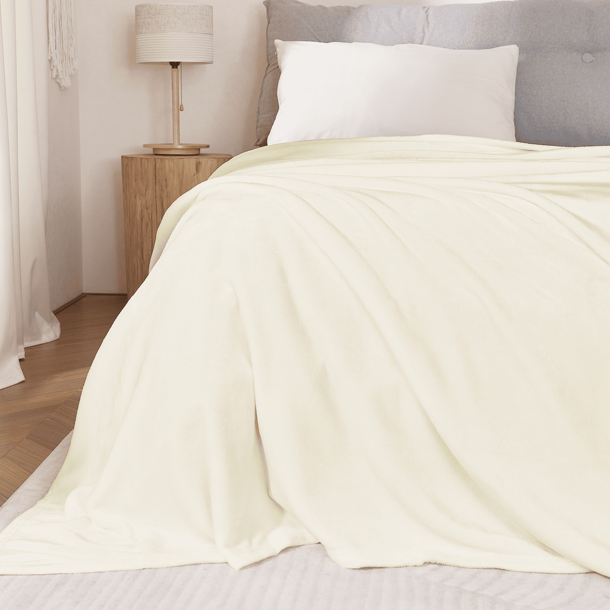 NICETOWN Flannel Bed Blanket Fleece King Size All Season Lightweight Plush Cozy Super Soft Luxury Couch Sofa Blanket for Bedroom/Gift, Beige, 70"x78"