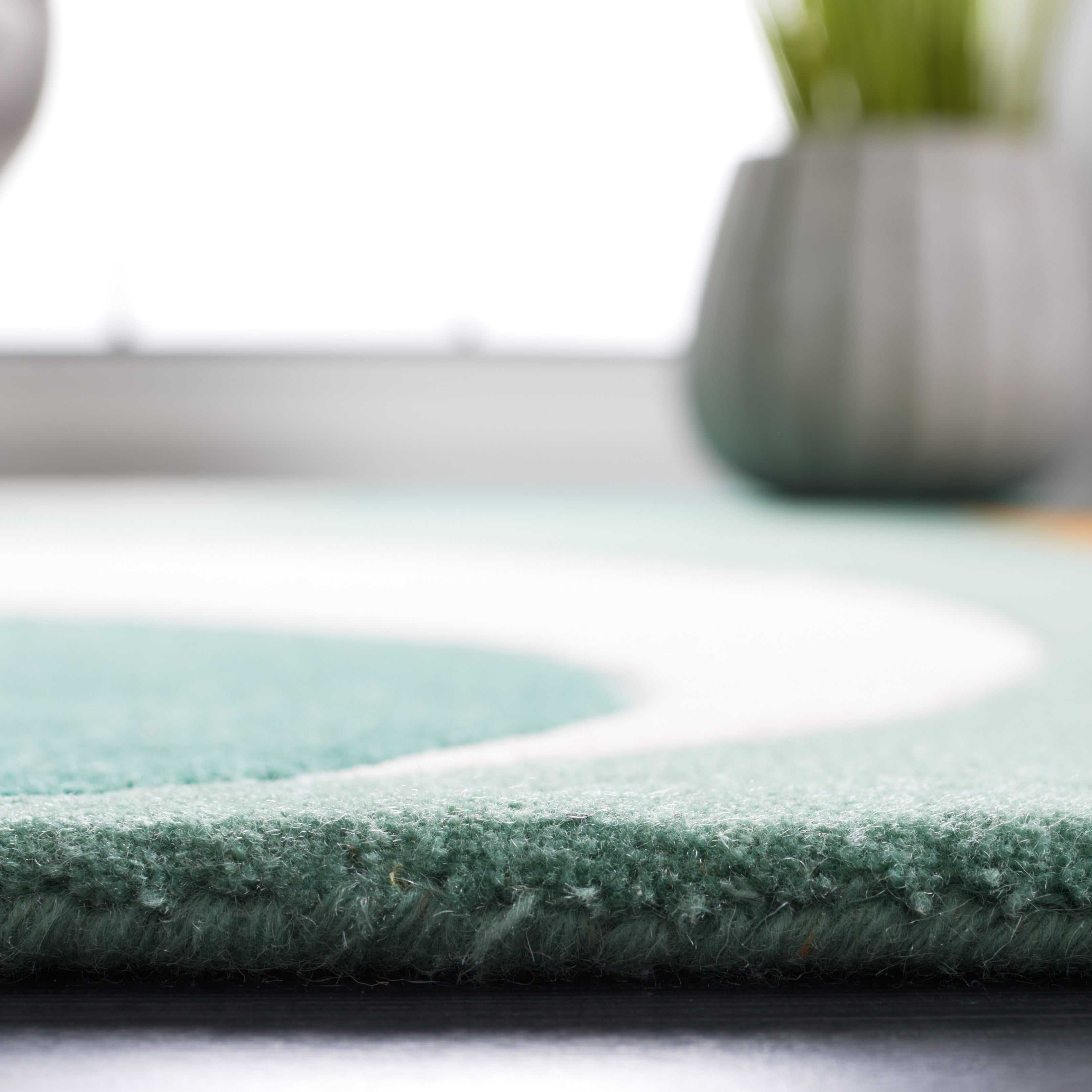 SAFAVIEH Fifth Avenue Delbert Abstract Area Rug, Green/Ivory, 6' x 9'
