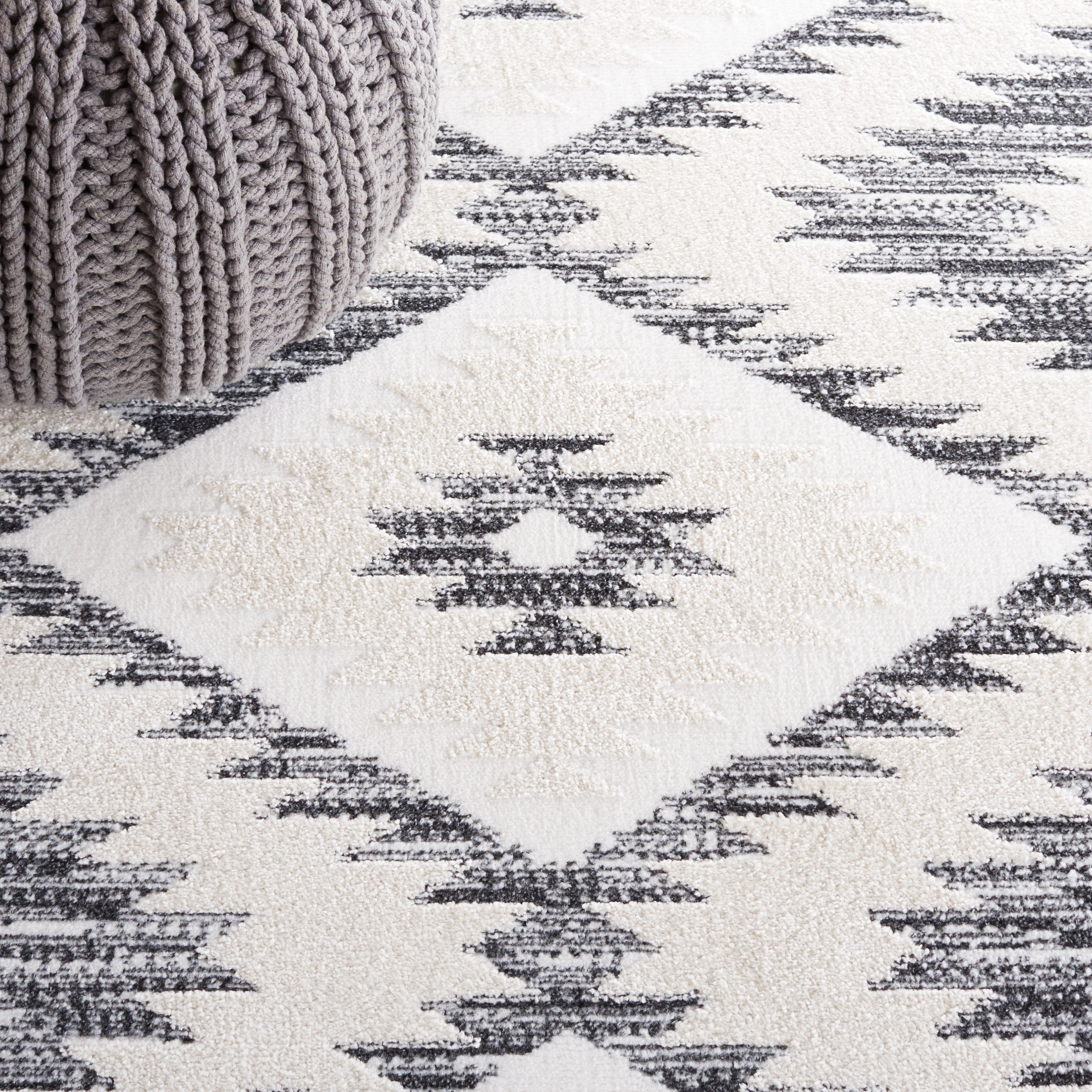 SAFAVIEH Alamo Stamen Geometric Area Rug, Ivory/Charcoal, 6'7" x 6'7" Square