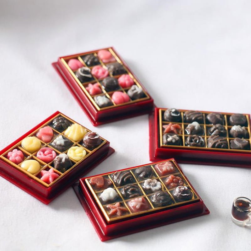 Details about   Dollhouse Miniature Reutter Chocolate Candy Box & Cookies on a Tray 1.422/6 