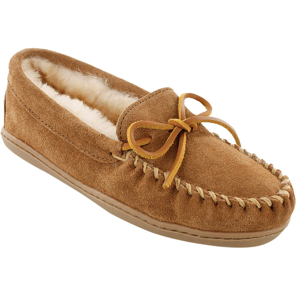 minnetonka sheepskin moccasins