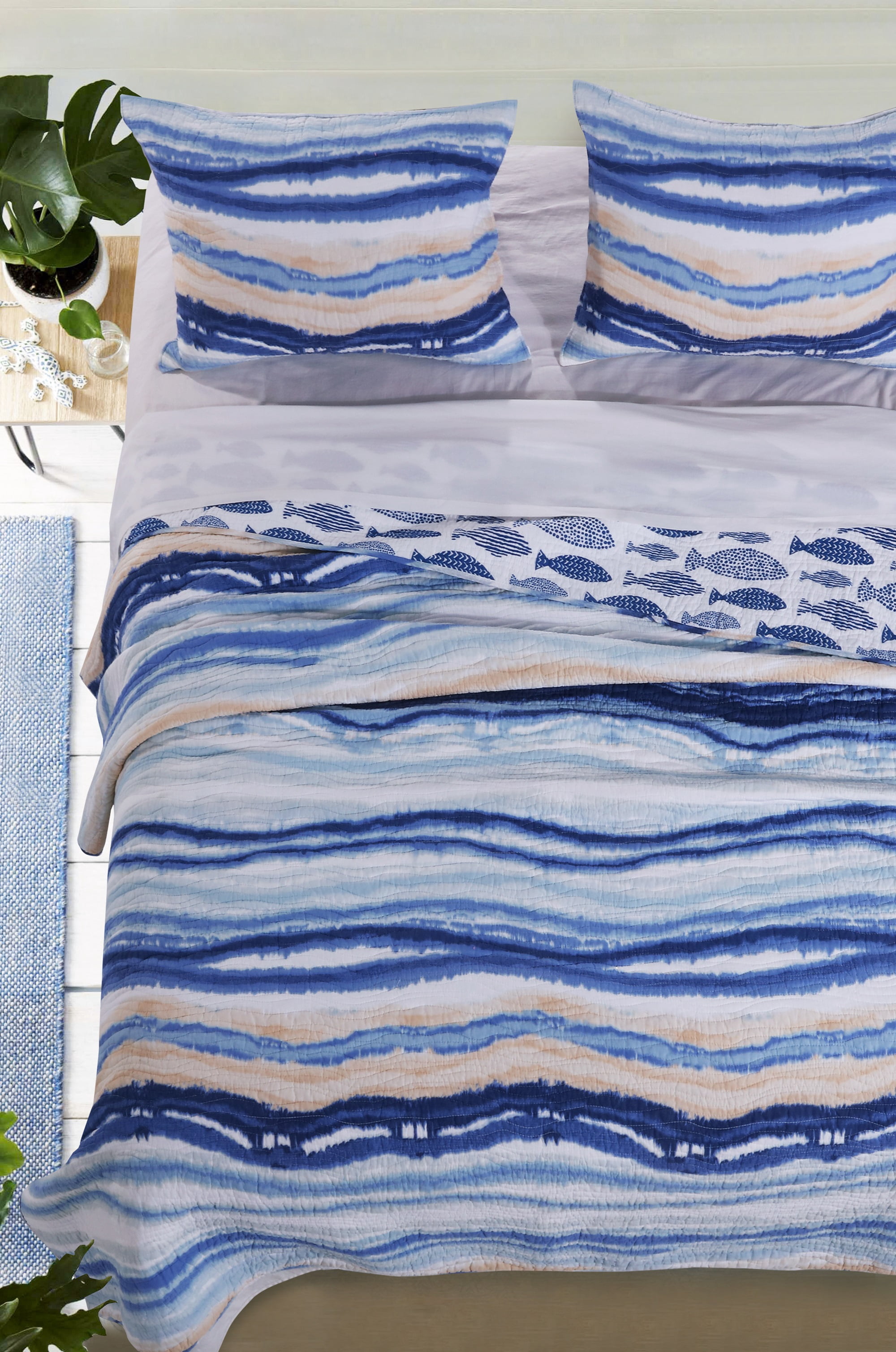 Global Trends Corona Ocean Waves and Fishes Reversible Coastal Quilt Set, 3-Piece King/Cal King