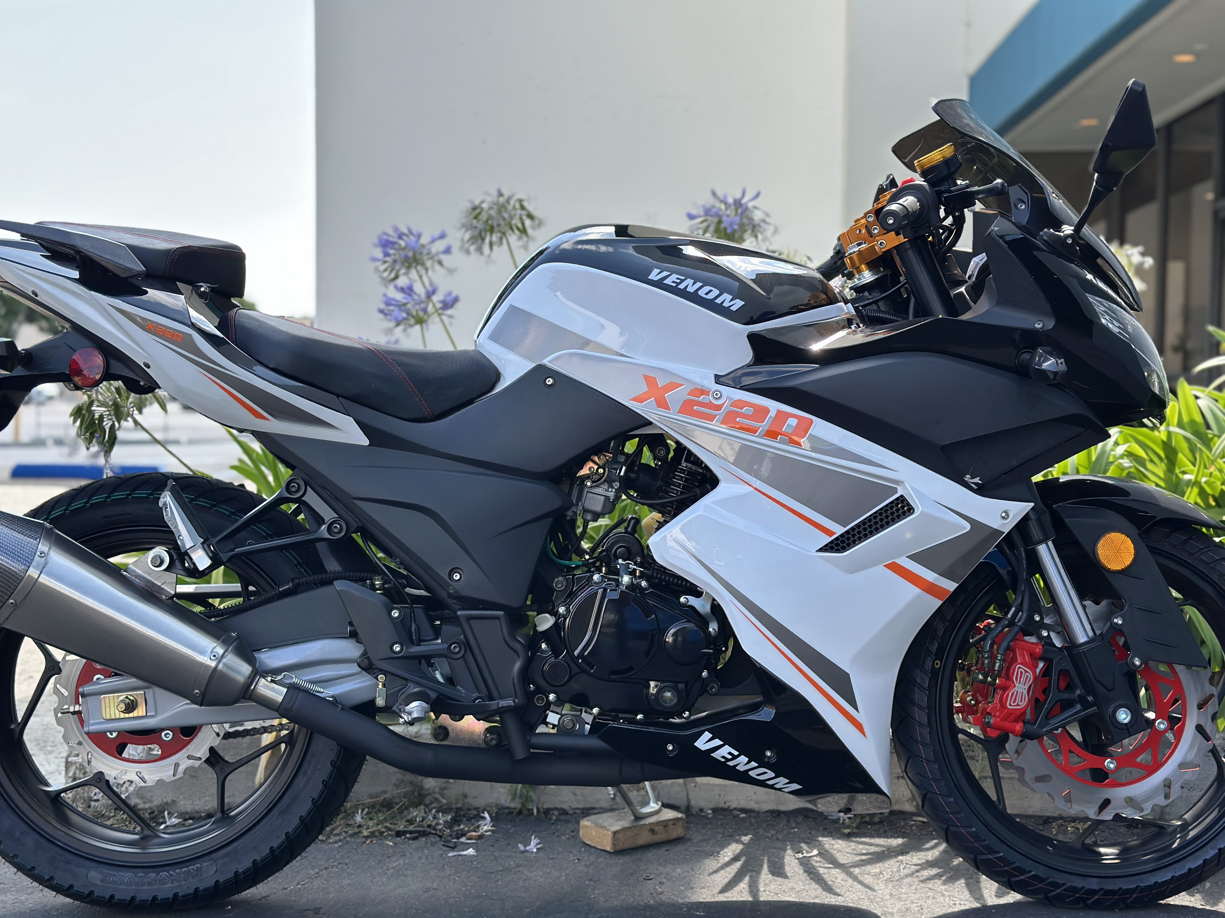 Venom X22R 250cc Sport Motorcycle | 5-Speed Street Legal | DF250RTS Full-Size Bike