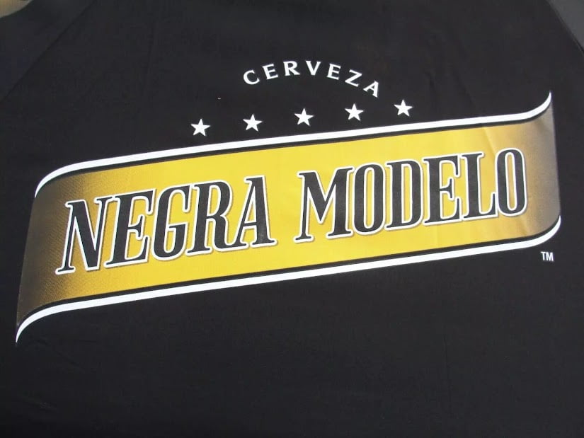 Negra Modelo 7.5 Ft Patio Umbrella, Black