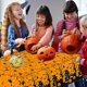 thumbnail image 2 of BR Mantel impermeable de terror de Halloween - Juego de 42 piezas, 2 of 5
