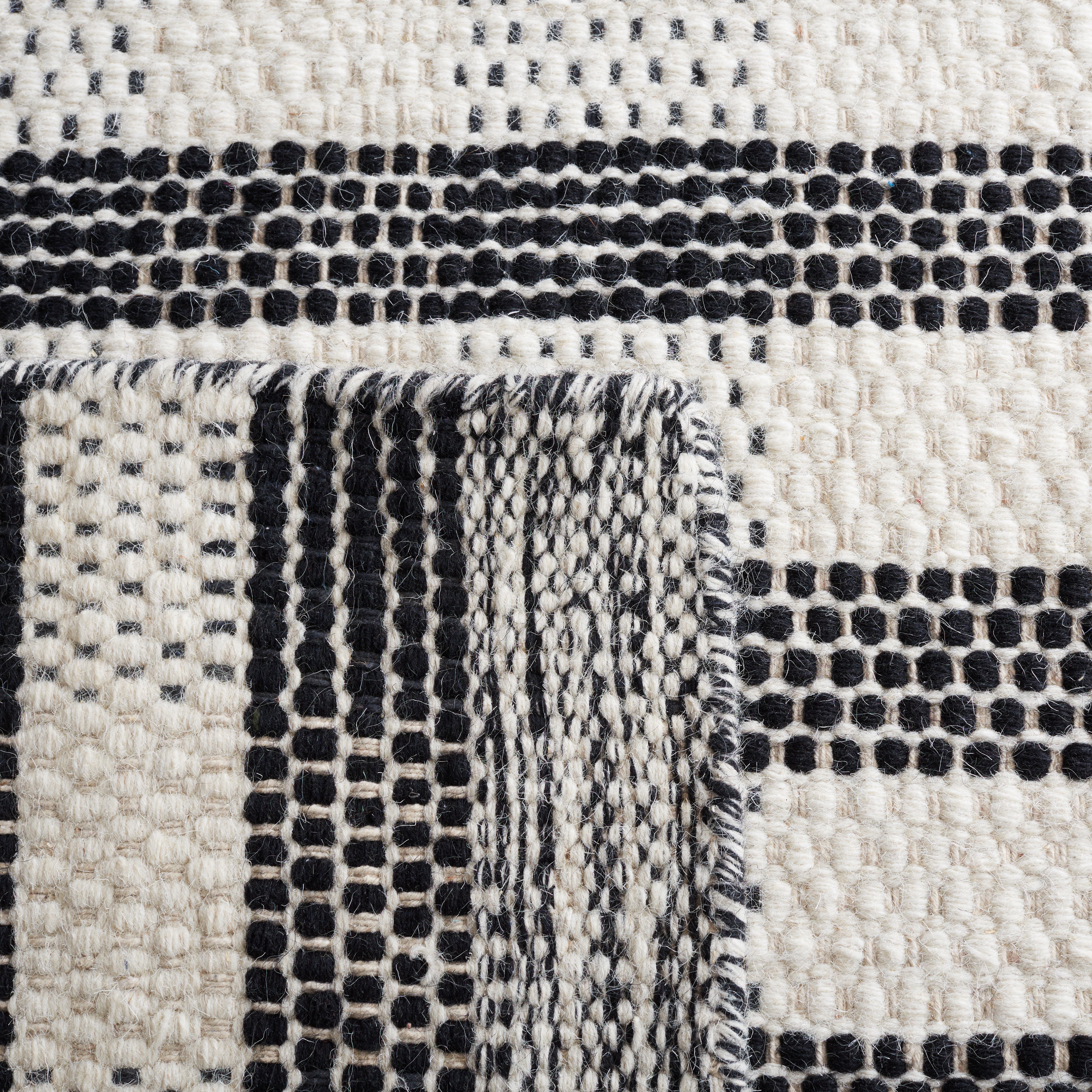 SAFAVIEH Striped Kilim Ulric Striped Area Rug, Black/Ivory, 8' x 10'