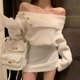 thumbnail image 3 of Suéter femenino de punto de un solo hombro con corte ajustado y hombros descubiertos para chica sexy de otoño e invierno de Corea, 3 of 5