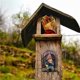 thumbnail image 5 of CHAO Escultura de gnomo de jardín, adornos de árbol de estatua de resina 3D, decoración de estatua en miniatura. Linda figura estatua accesorios de jardinería para interior y exterior, 15 cm de alto, 5 of 5