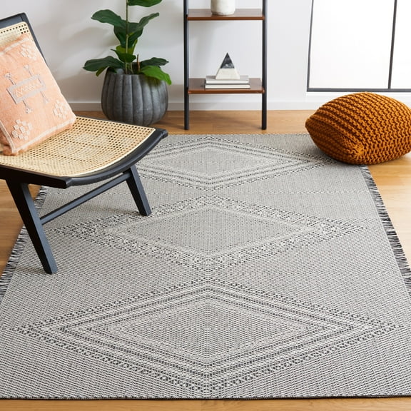 SAFAVIEH Augustine Kaiden Geometric Area Rug, Ivory/Black, 5' x 7'7"