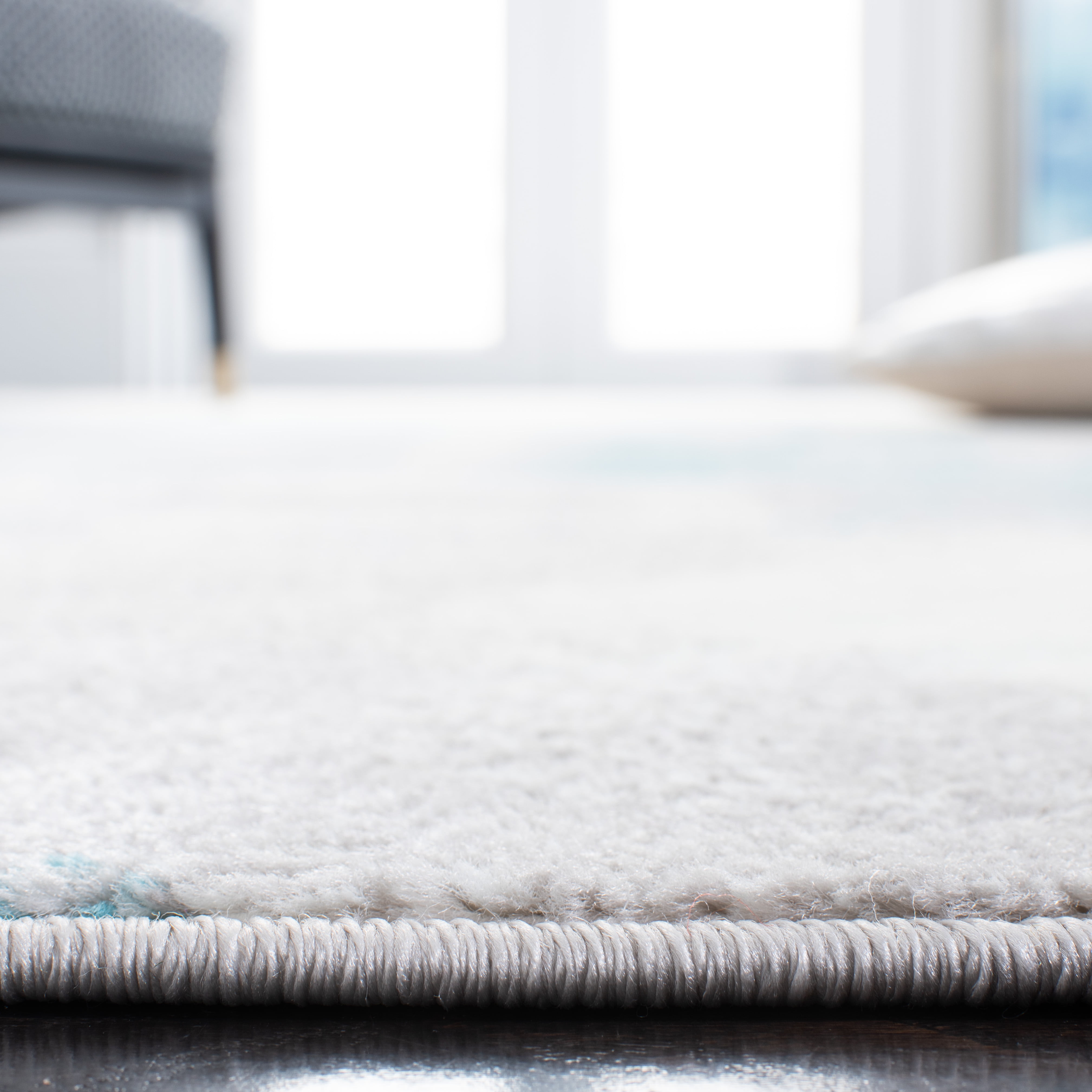 SAFAVIEH Skyler Delmar Distressed Area Rug, Grey/Blue, 4' x 6'