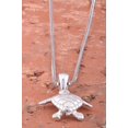 thumbnail image 3 of Collar con Dije de Tortuga Marina Del Océano Tropical Pequeño de Plata de Ley para Mujer - Regalos Tropicales para Mujeres y Adolescentes, 3 of 6