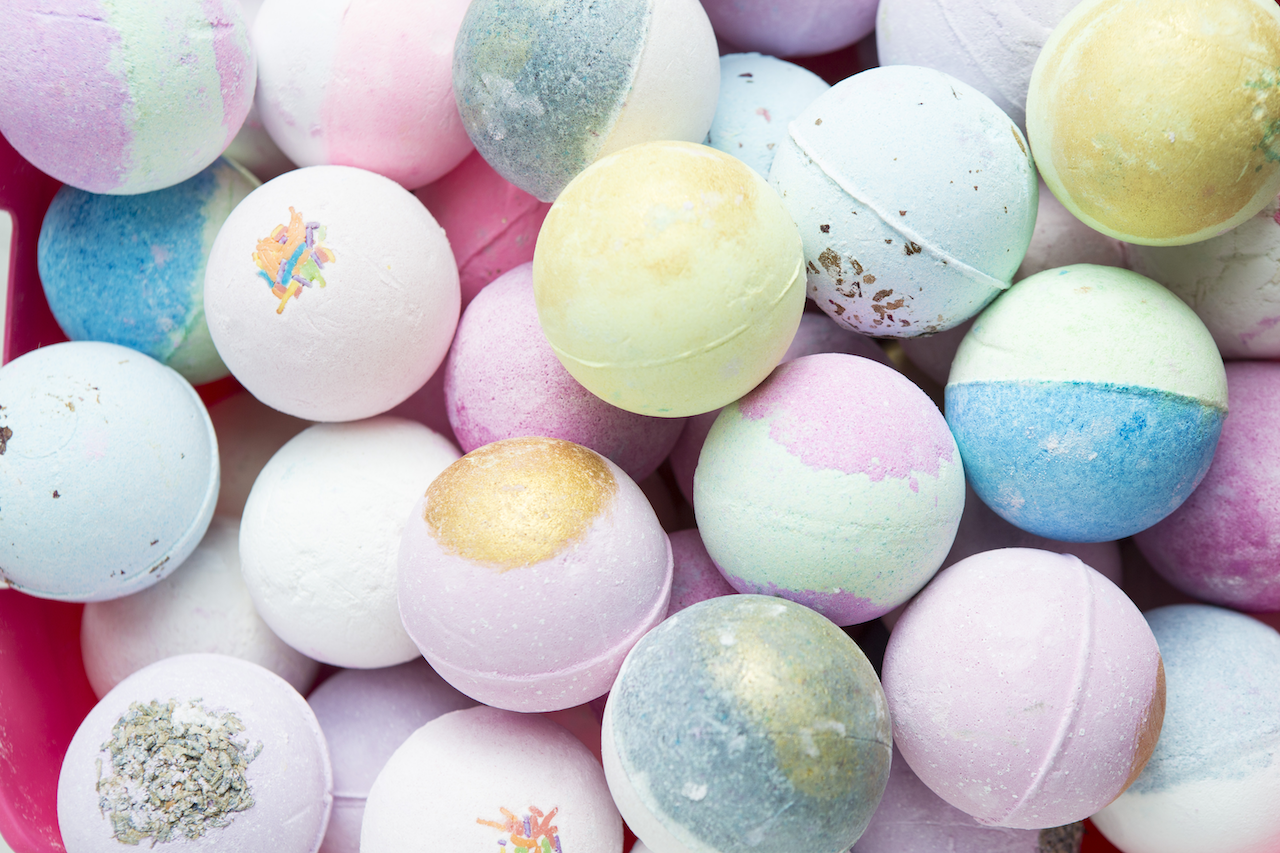 Onyx Bathhouse Birthday Party Vanilla Birthday Cake Bath Bomb, 4.9 Oz.