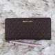 thumbnail image 1 of Michael Kors Cartera de Mano Larga con Cremallera Alrededor para Mujer, Color Marrón y Rosa, 1 of 5