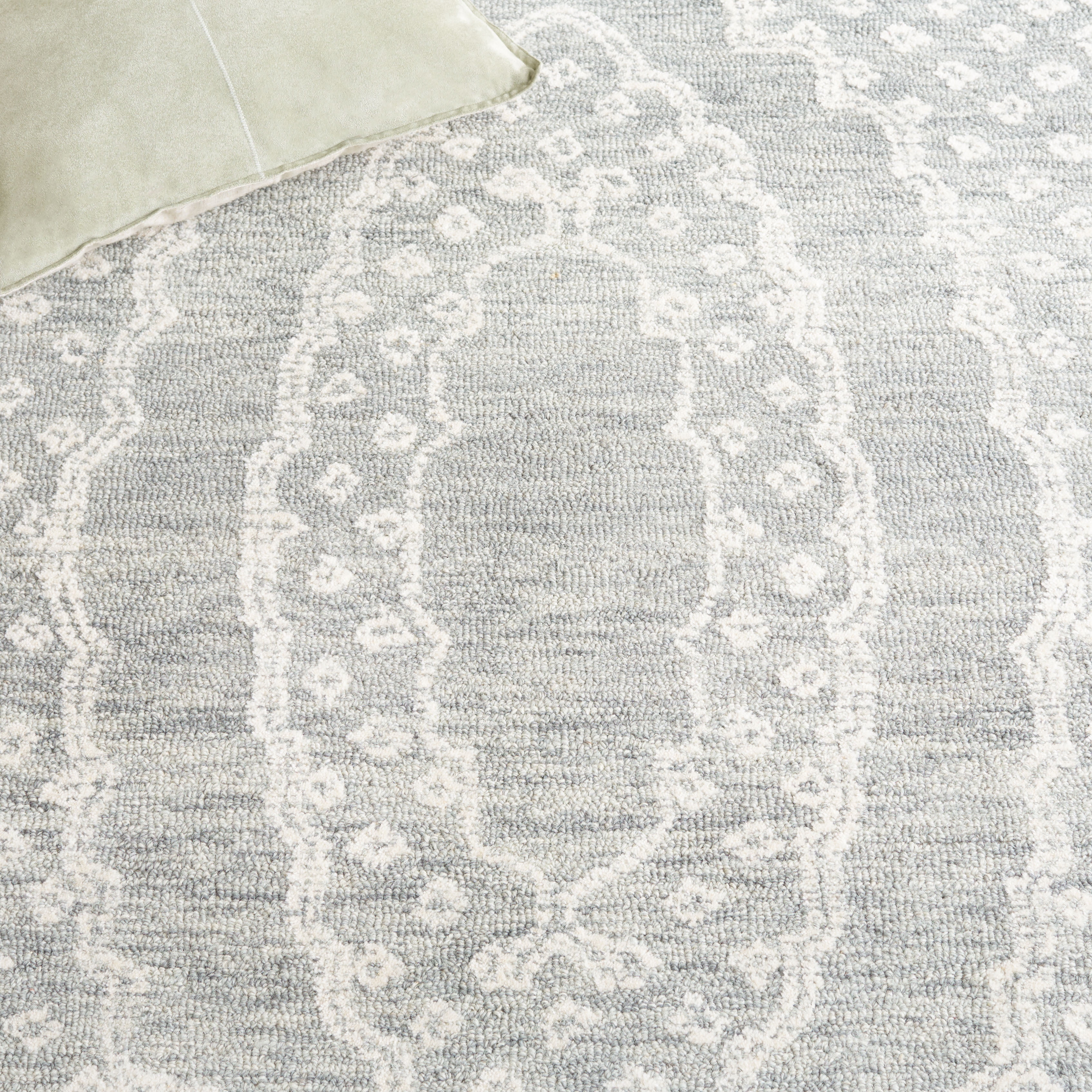 SAFAVIEH Ebony Aiden Bordered Area Rug, Ivory/Grey, 4' x 6'
