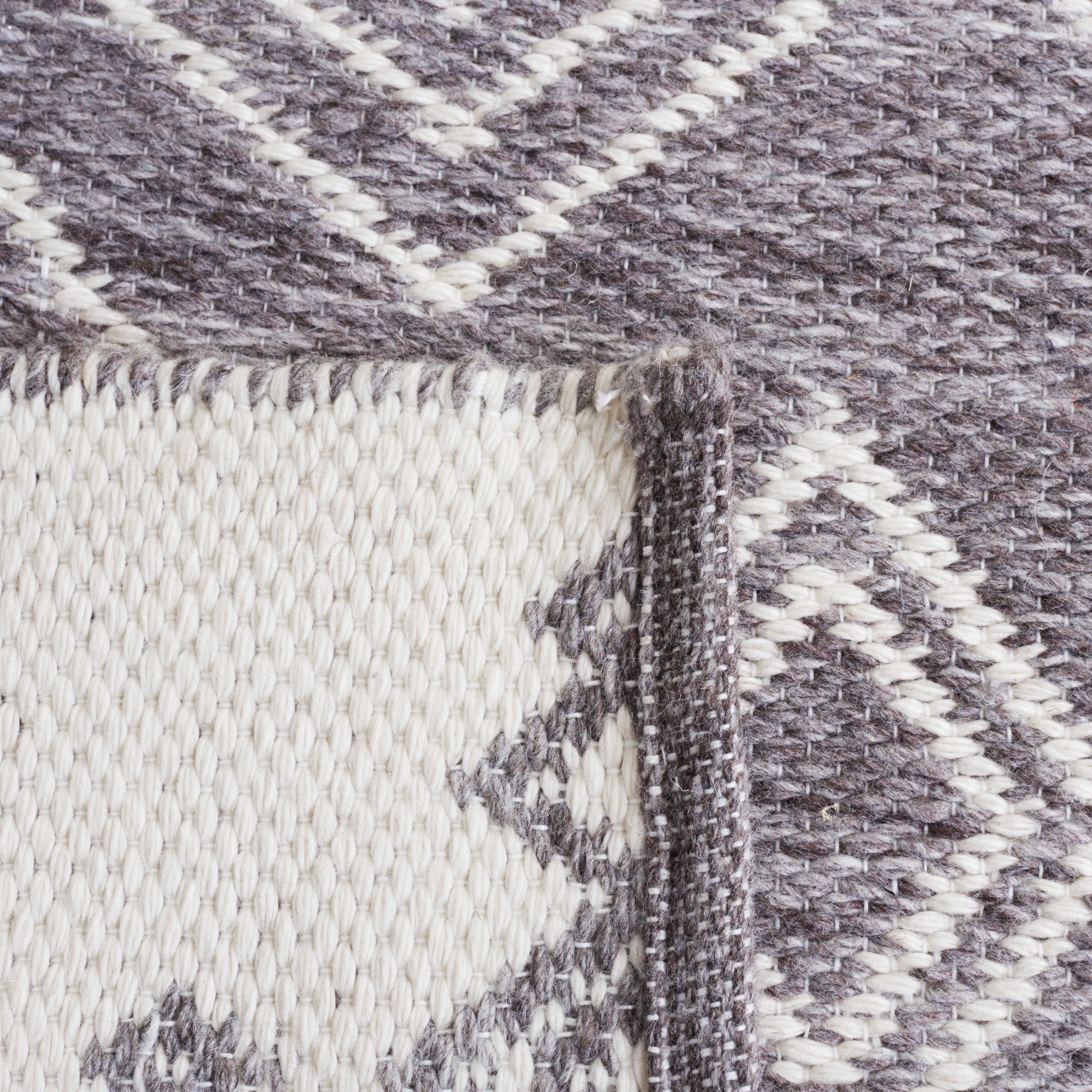 Safavieh Kilim George Geometric Polyester Area Rug, Gray/Ivory, 6' x 6' Round