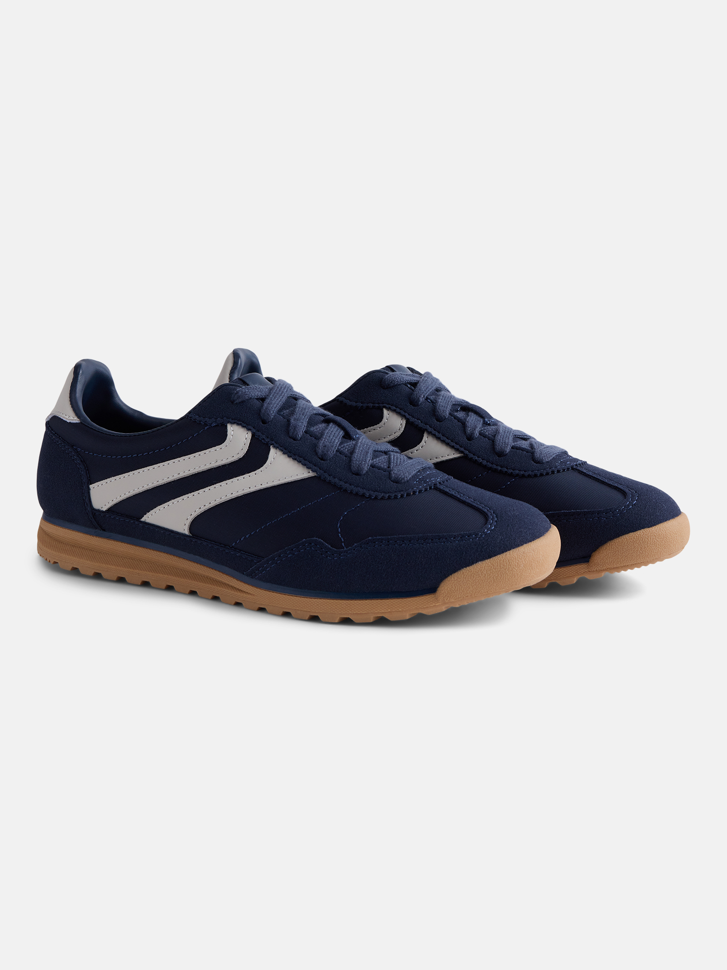 No Boundaries Women's Faux Suede Retro Lace-Up Sneaker photo 2