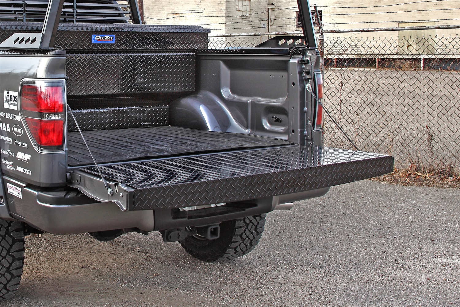 Photo 1 of Dee Zee DZ 4137B Full - Black-Tread Bed Protection - Tailgate Protector - fits 1999 - 2007 Ford SuperDuty