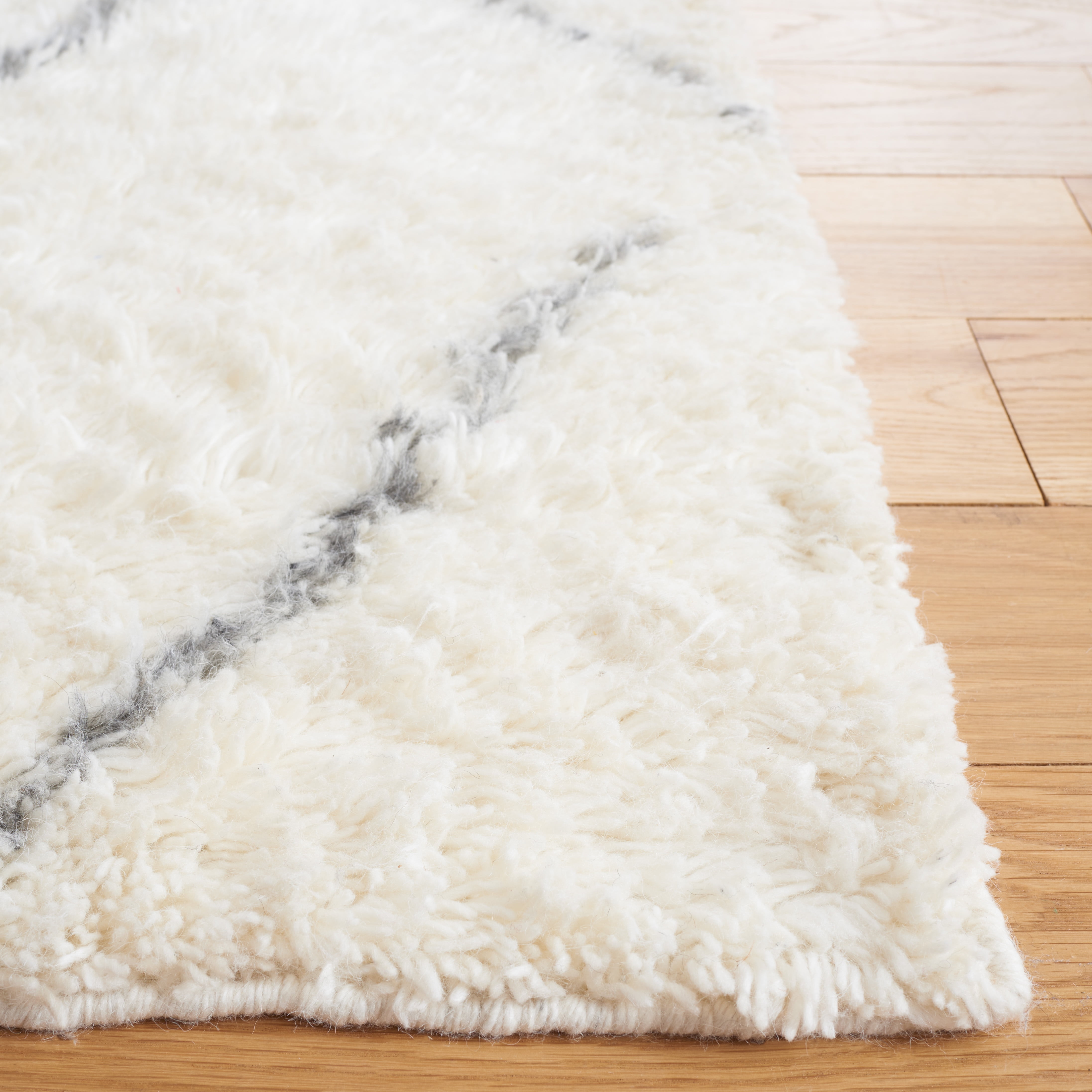 Safavieh Kenya Marnie Diamond Runner Rug, Ivory/Gray, 2'3" x 9'