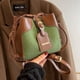 thumbnail image 4 of Bolso de hombro estilo retro clásico tipo billetera de piel sintética, adecuado para damas, color verde, 4 of 5