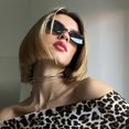 thumbnail image 4 of Gafas de Sol Ovaladas Retro de los 90 para Mujeres con Estampado de Leopardo, 4 of 8