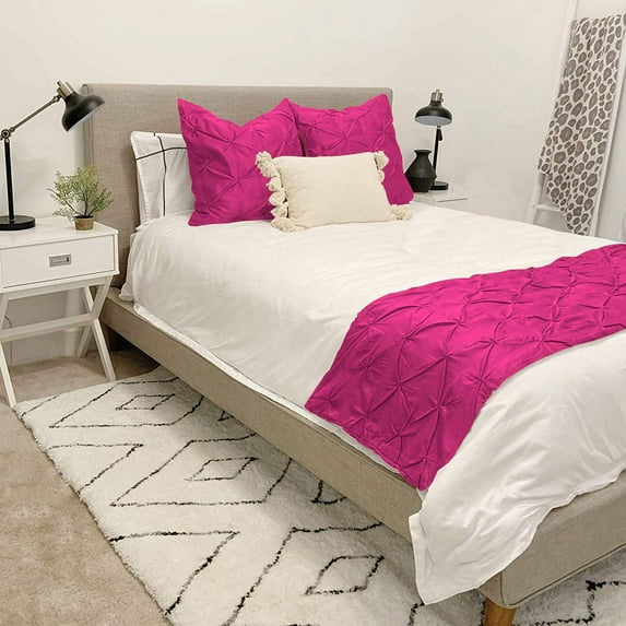 Bed Runner 100% Cotton 800 Thread Count 1 Piece Pinch Pleated Bed Runner, Decorative Bed Scarf, 1 Pinch Pleated Bed Runner (King Size, Hot Pink)