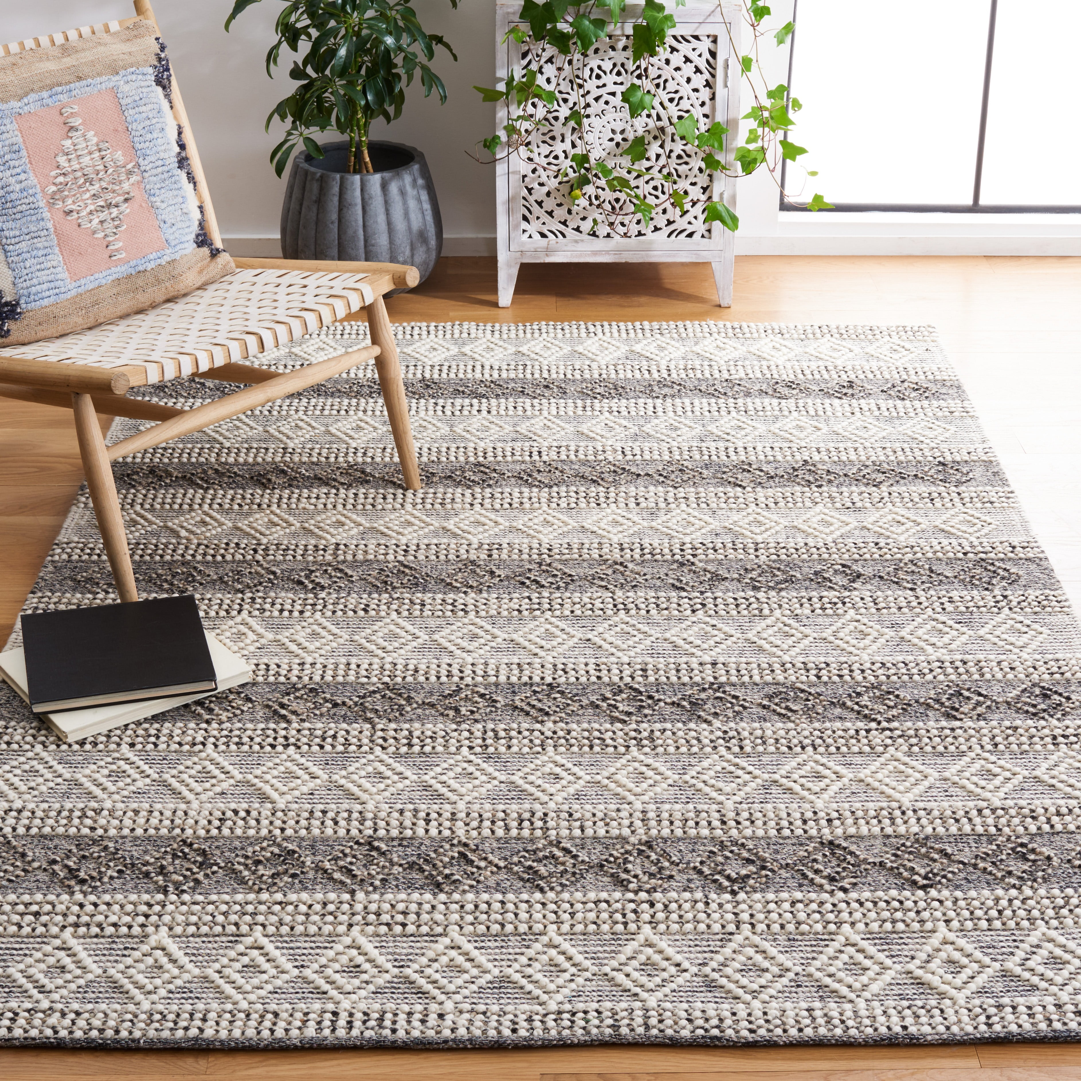 SAFAVIEH Natura Elinor Geometric Striped Area Rug, Ivory/Black, 3' x 5'