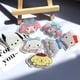thumbnail image 3 of Clip de acrílico de Hello Kitty personalizable con forma de perro Yugui de Sanrio, Melody, Patchia, estudiante y niña, 3 of 5