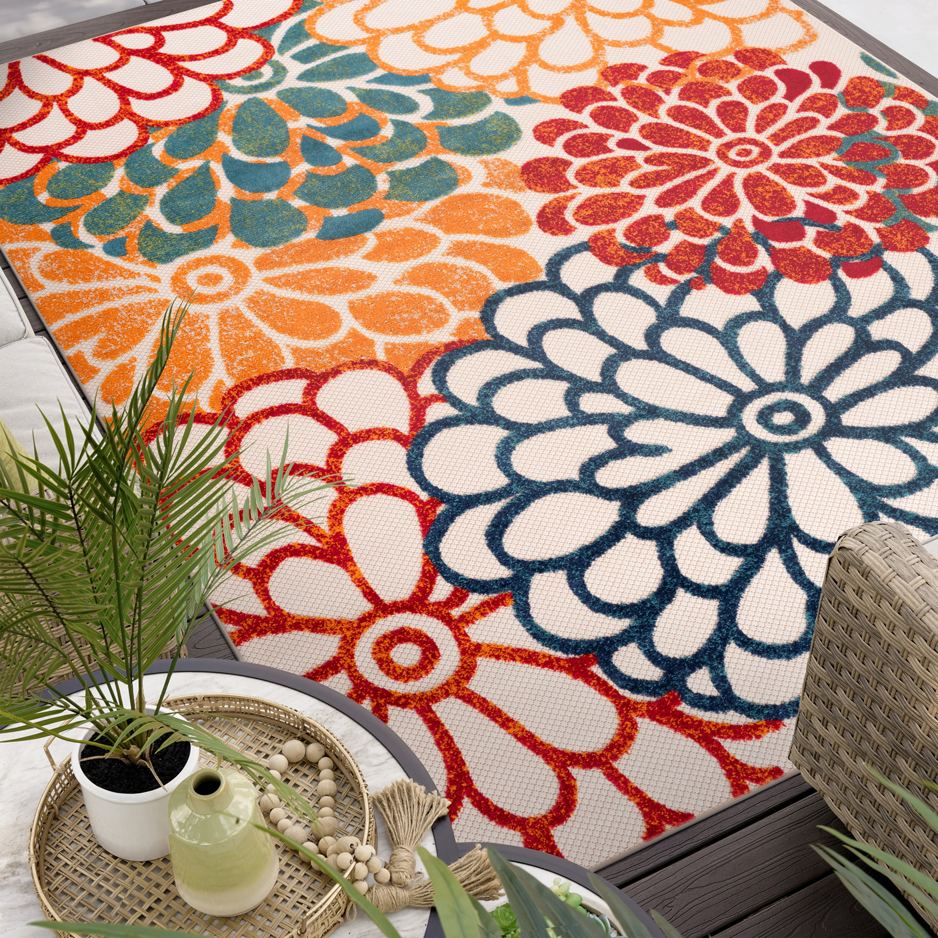 Oasis Modern Floral Multicolor Polypropylene Indoor Outdoor Area Rug, 5'x7' Rectangle