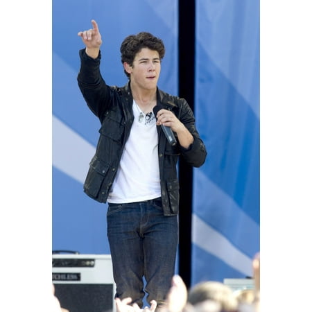 Nick Jonas At Talk Show Appearance For Good Morning America Gma Concert Series With The Jonas Brothers Rumsey Playfield In Central Park New York Ny May 21 2010 Photo By LeeEverett Collection (Best American Talk Show Hosts)