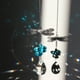 thumbnail image 3 of Colgante de Cristal Colco con Prisma Azul, 3 of 5
