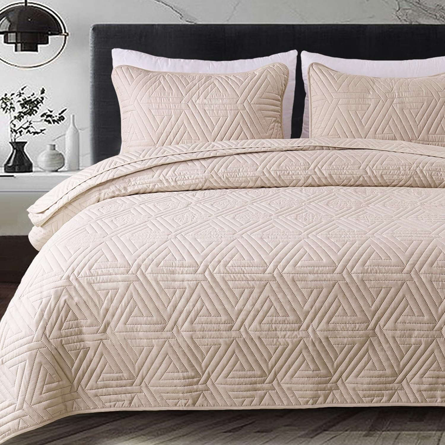 Whale Flotilla 3-Piece Queen Size Quilt Set for All Season, Classic Geometric Pattern Bedding Set with 2 Pillow Shams, Soft and Lightweight, Brich Beige